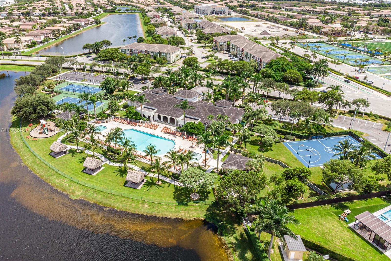ISLANDS AT DORAL NORTHWES - Residential