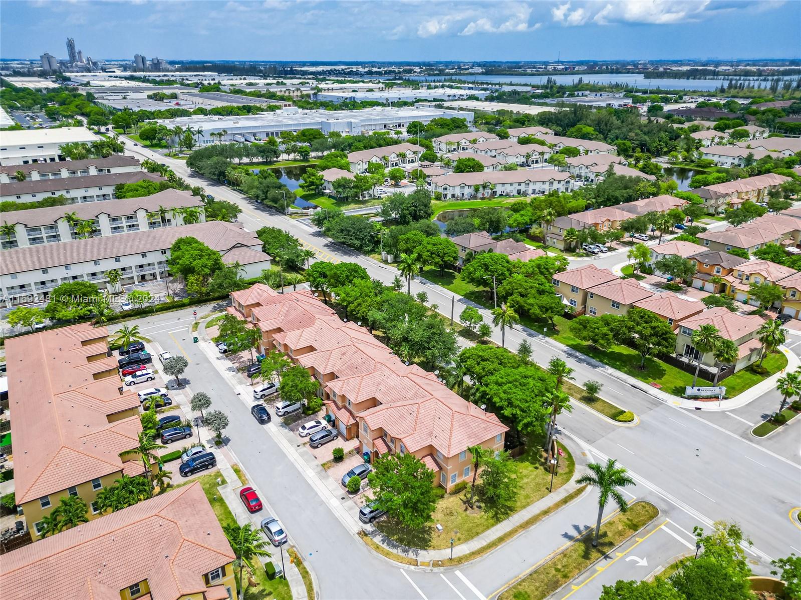ISLANDS AT DORAL NORTHWES - Residential