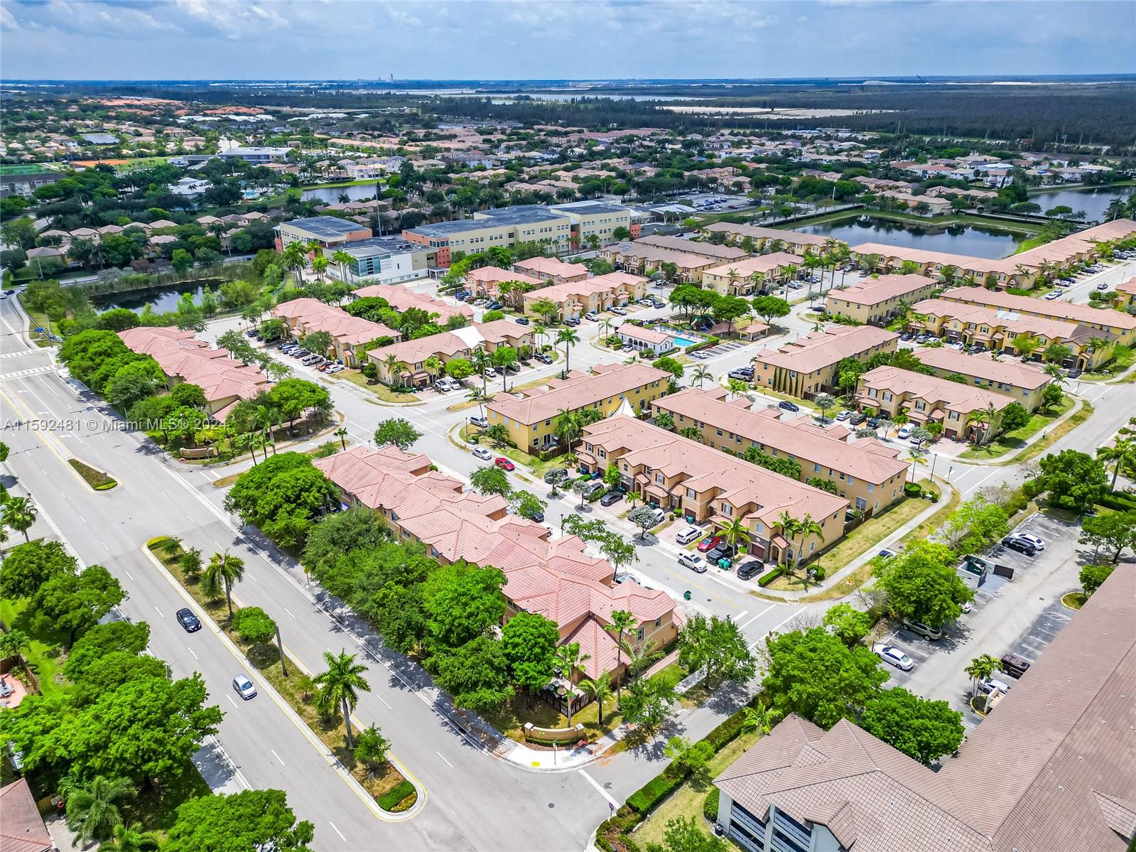 ISLANDS AT DORAL NORTHWES - Residential