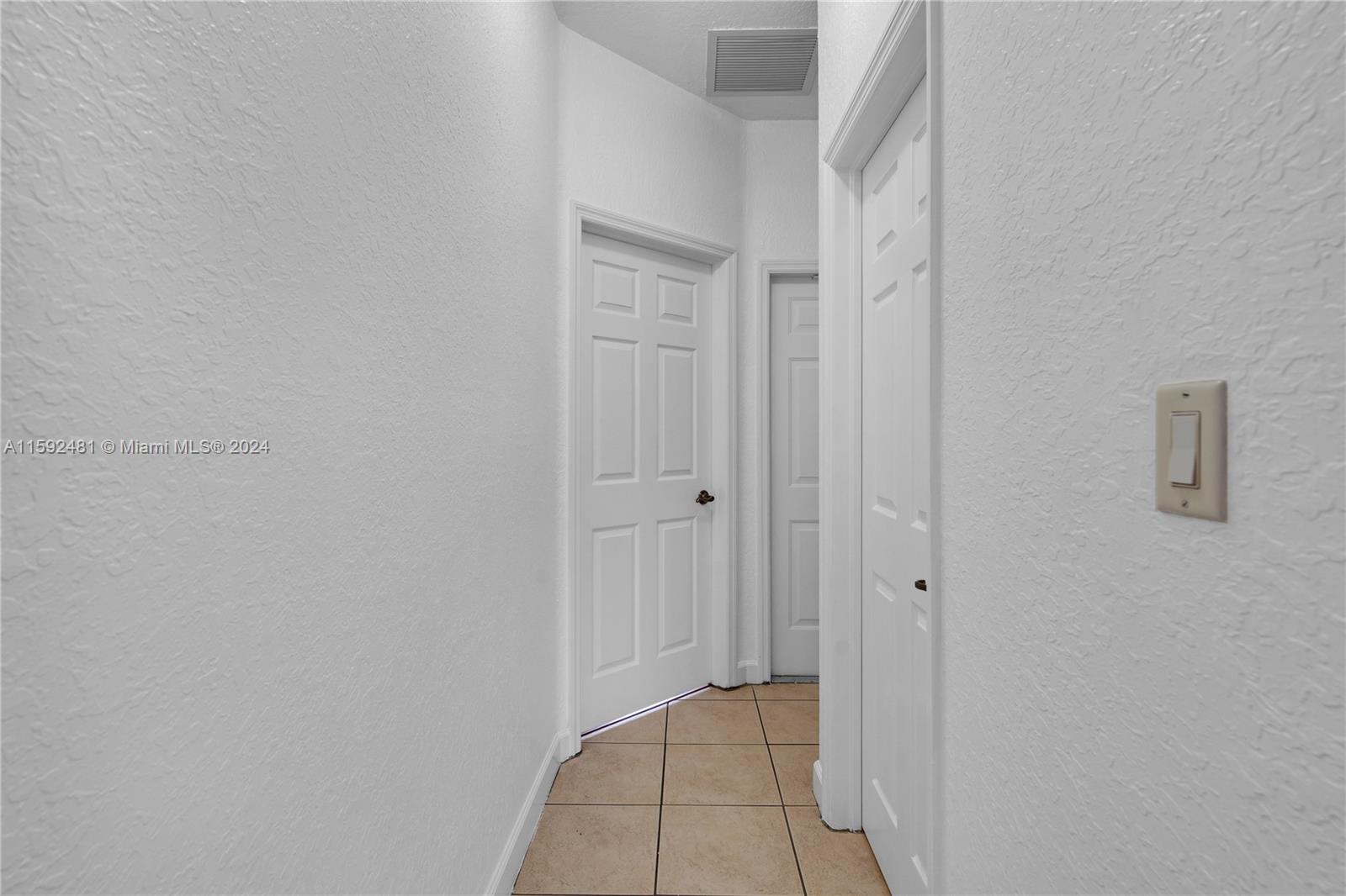 ISLANDS AT DORAL NORTHWES - Residential