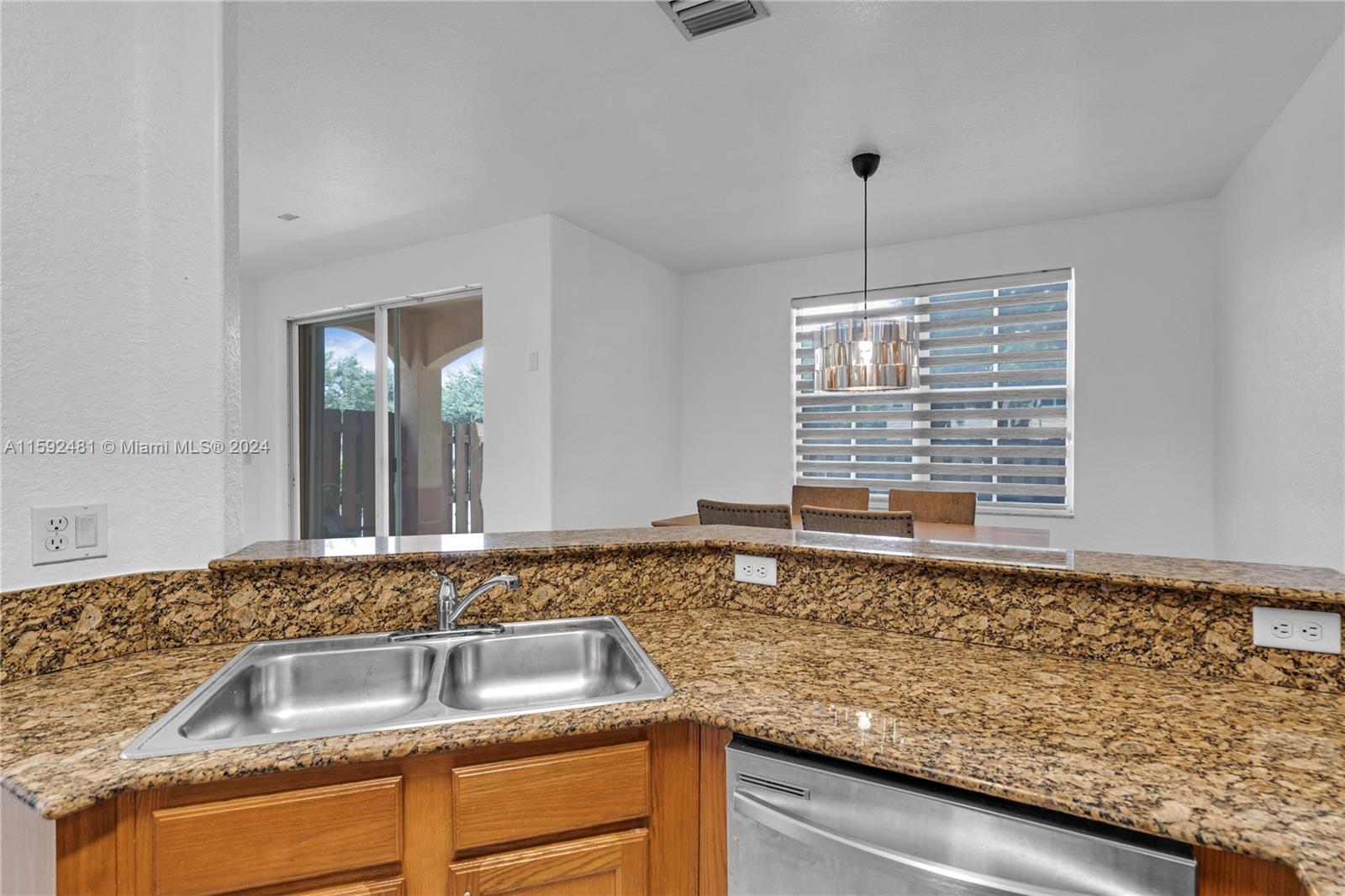 ISLANDS AT DORAL NORTHWES - Residential