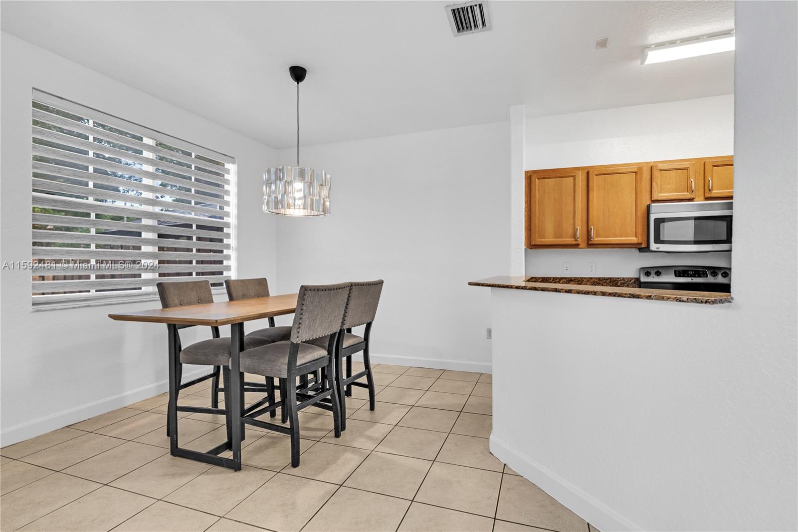 ISLANDS AT DORAL NORTHWES - Residential