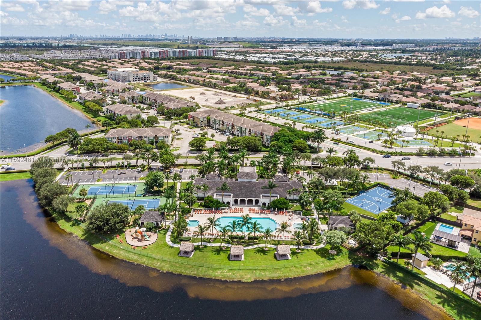 ISLANDS AT DORAL NORTHWES - Residential