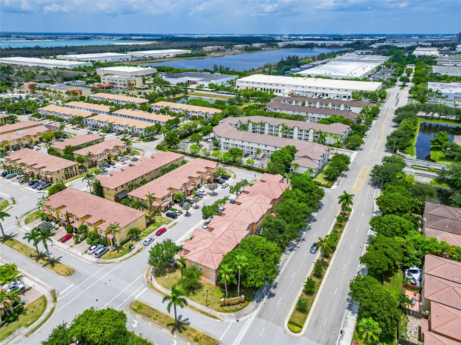 ISLANDS AT DORAL NORTHWES - Residential
