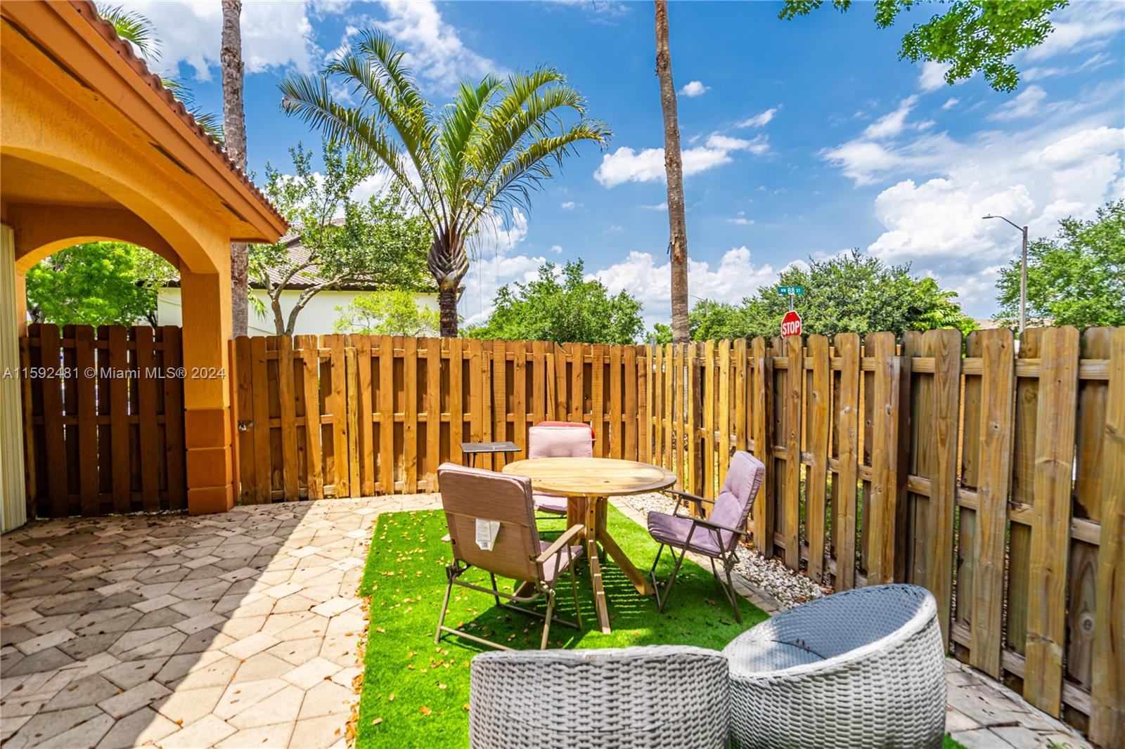 ISLANDS AT DORAL NORTHWES - Residential