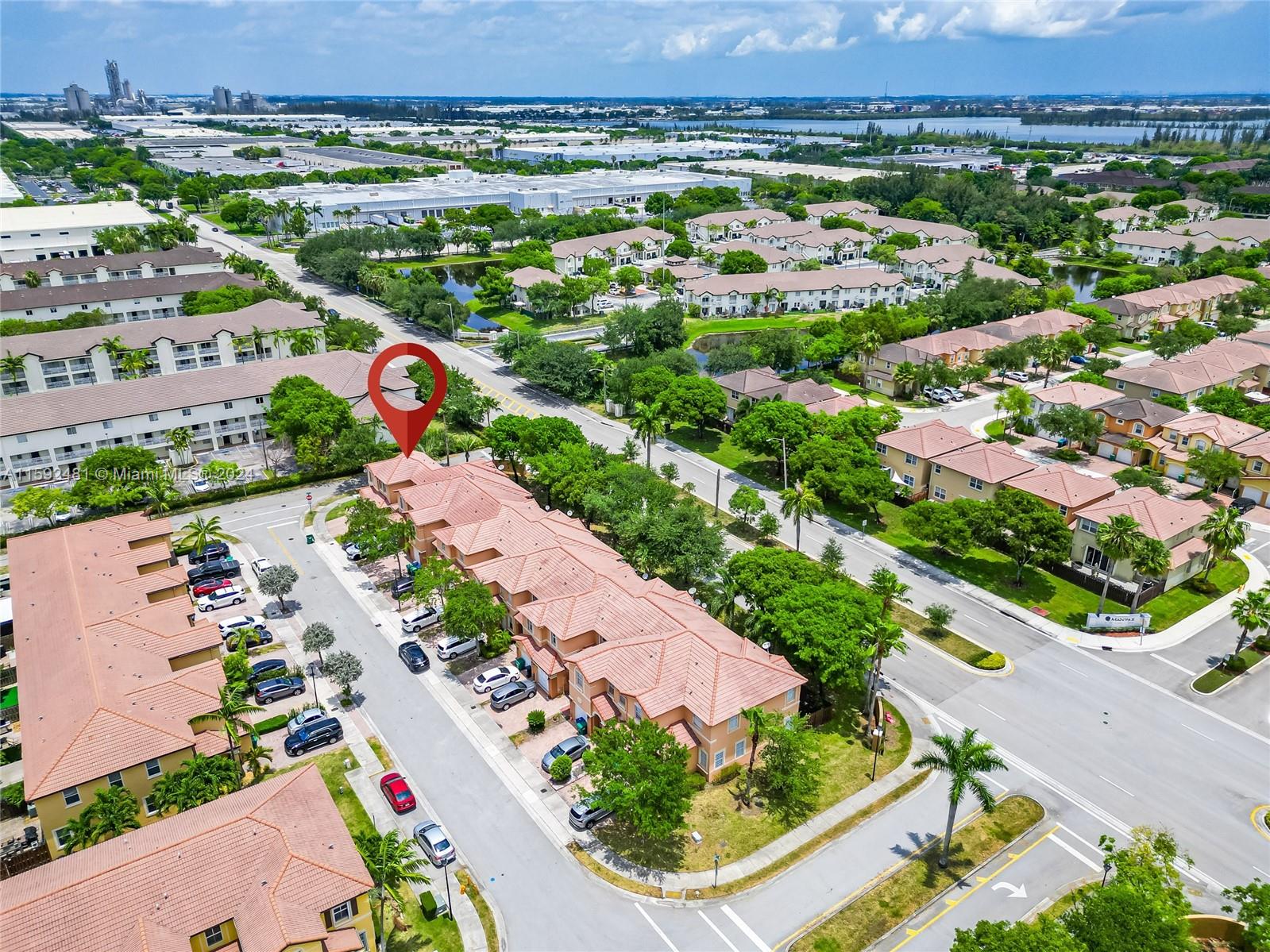 ISLANDS AT DORAL NORTHWES - Residential