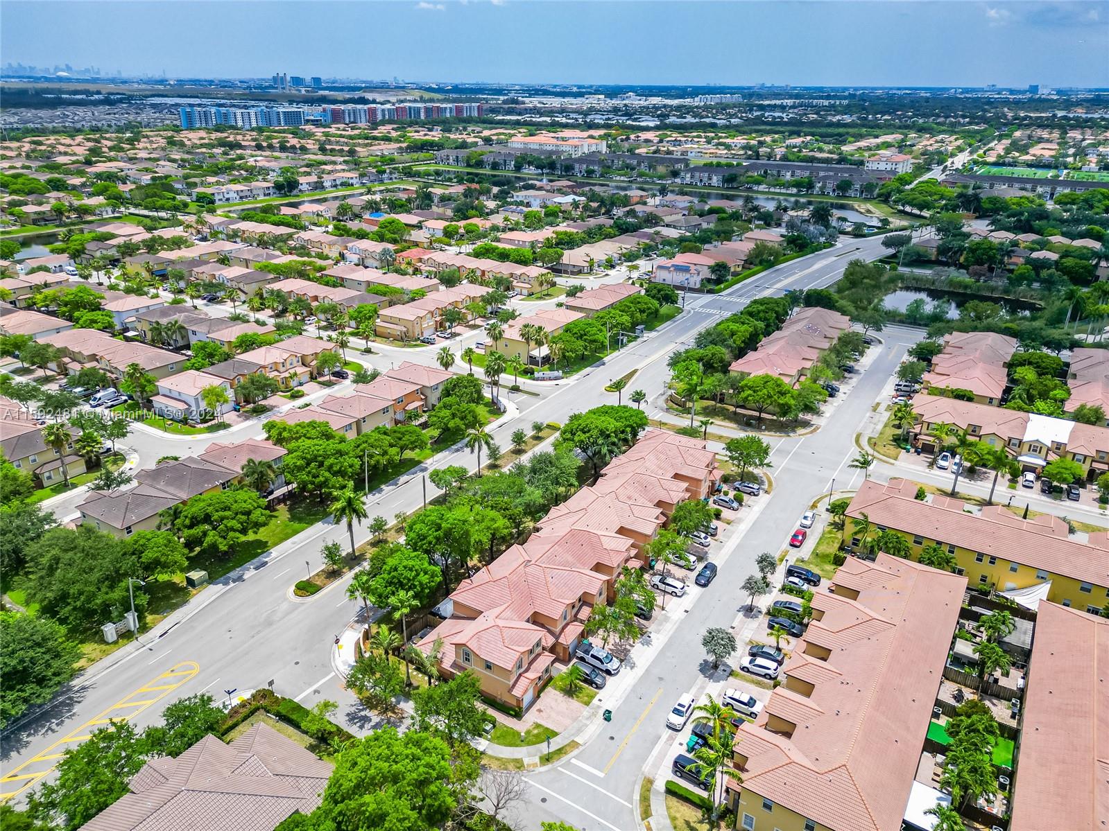 ISLANDS AT DORAL NORTHWES - Residential