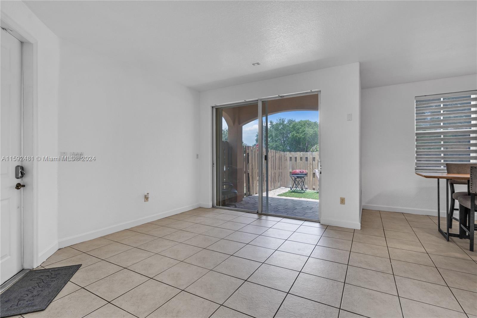ISLANDS AT DORAL NORTHWES - Residential