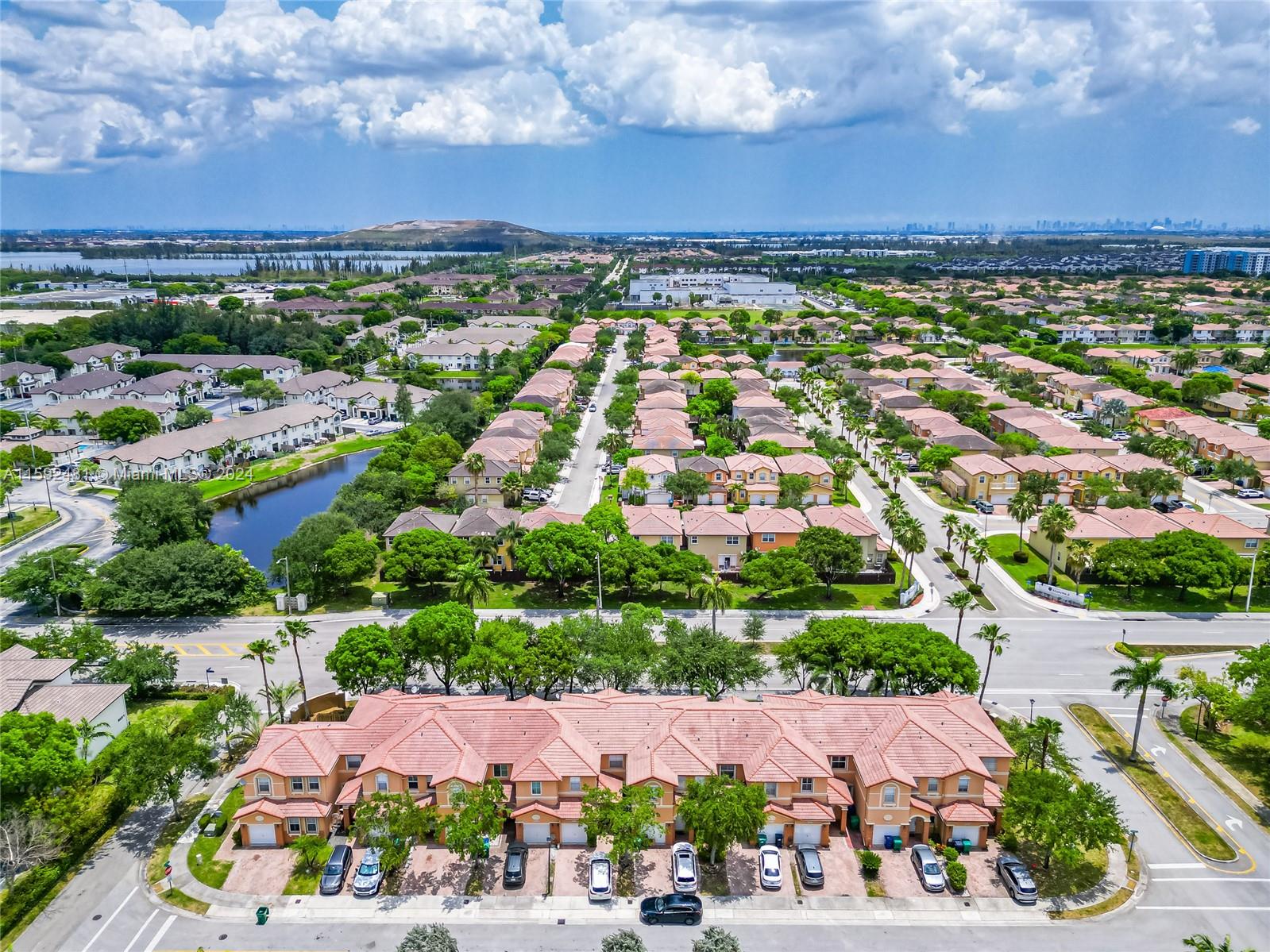 ISLANDS AT DORAL NORTHWES - Residential