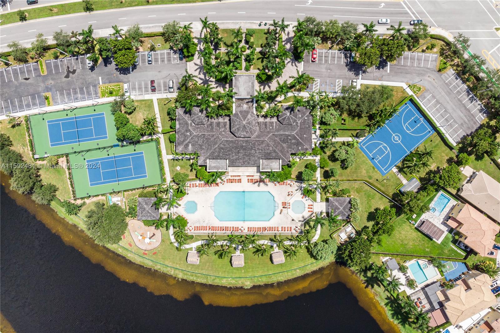 ISLANDS AT DORAL NORTHWES - Residential