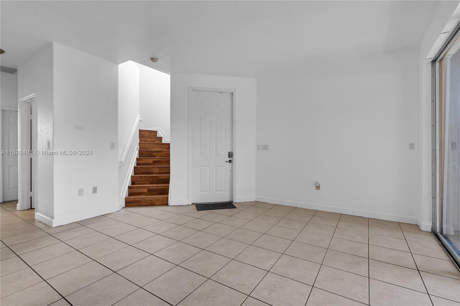 ISLANDS AT DORAL NORTHWES - Residential
