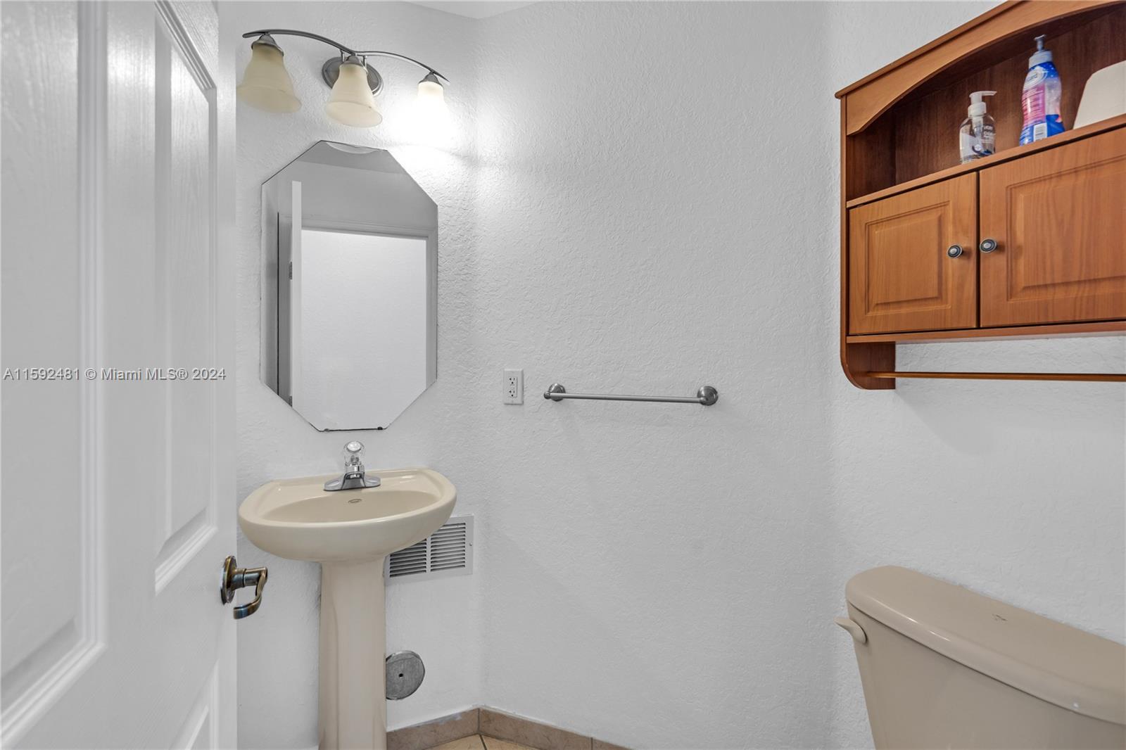 ISLANDS AT DORAL NORTHWES - Residential