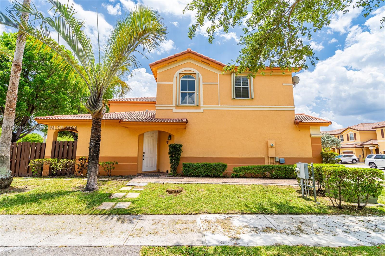 ISLANDS AT DORAL NORTHWES - Residential
