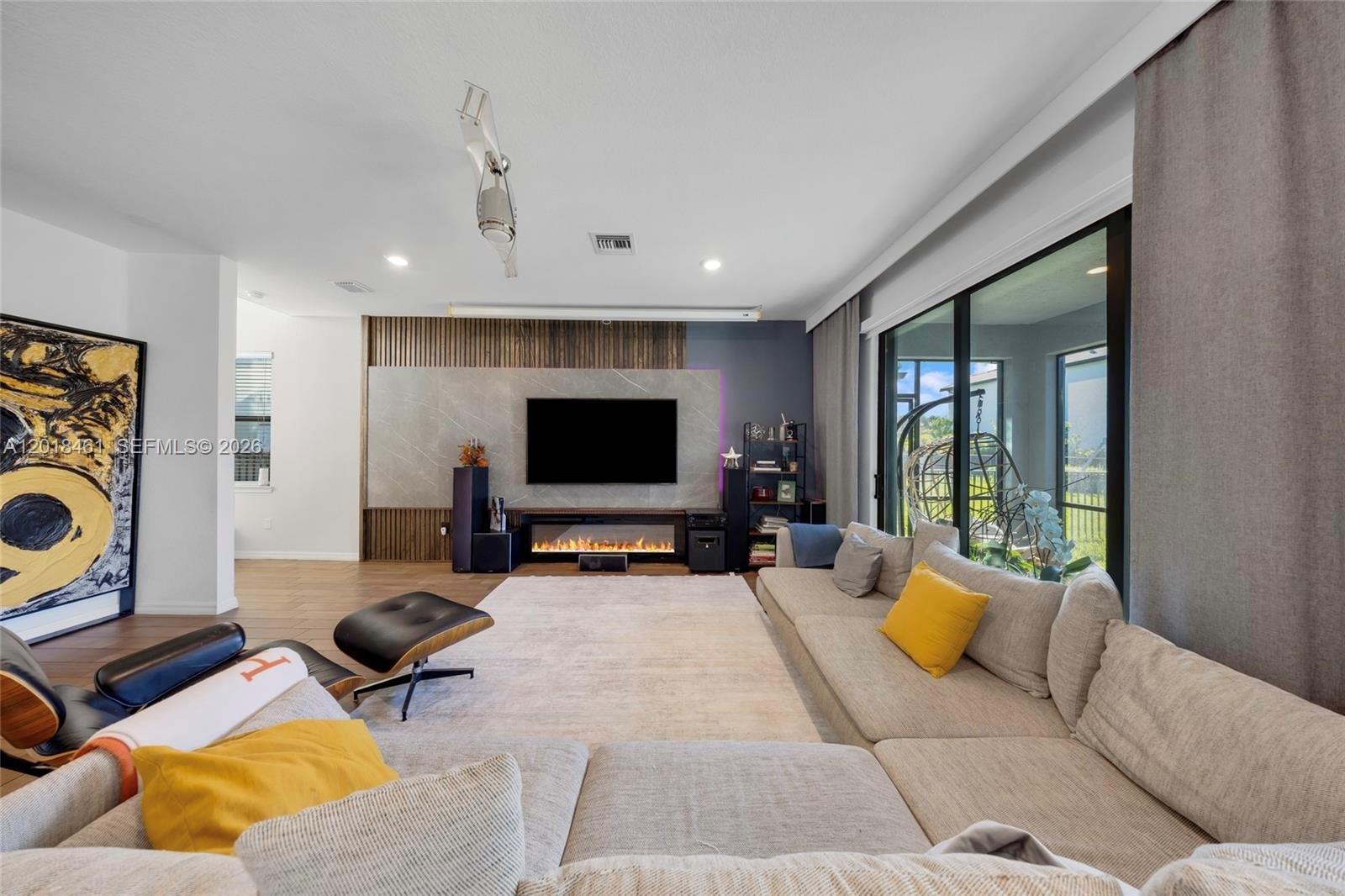 OAK TREE PROPERTY REDEVEL - Residential