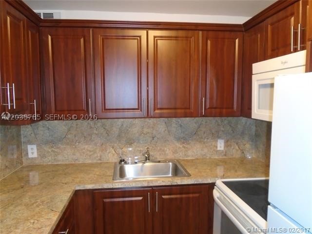 TOWN SQUARE CONDO - Residential Lease