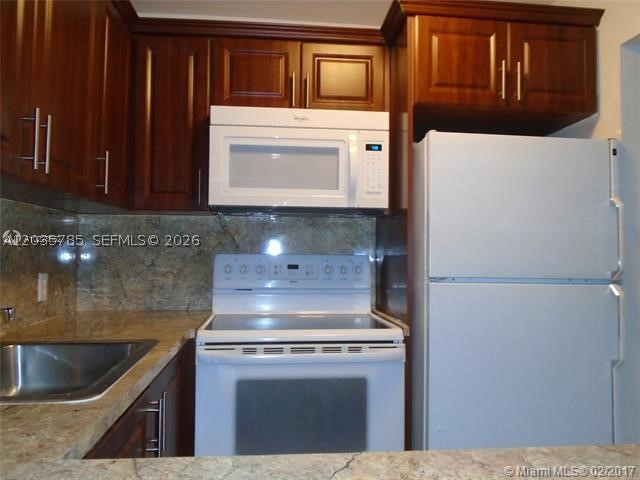 TOWN SQUARE CONDO - Residential Lease