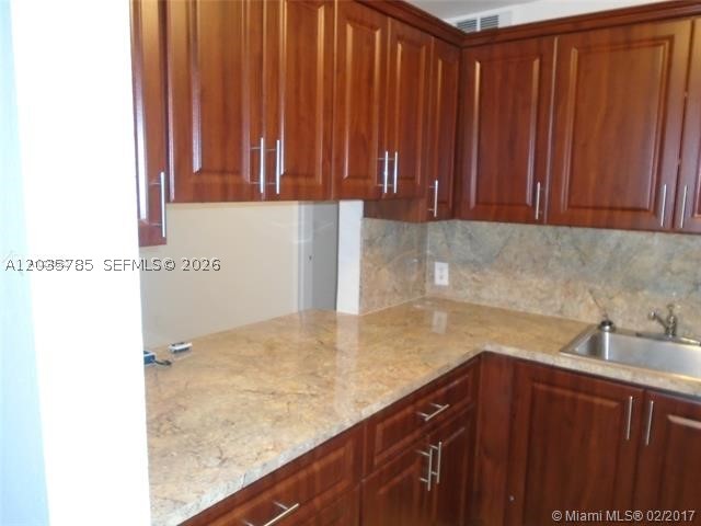 TOWN SQUARE CONDO - Residential Lease