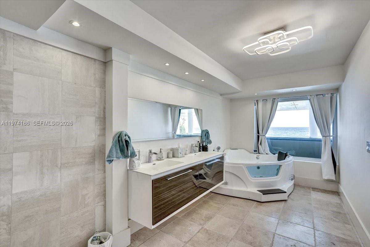 LAUDERDALE BEACH - Residential