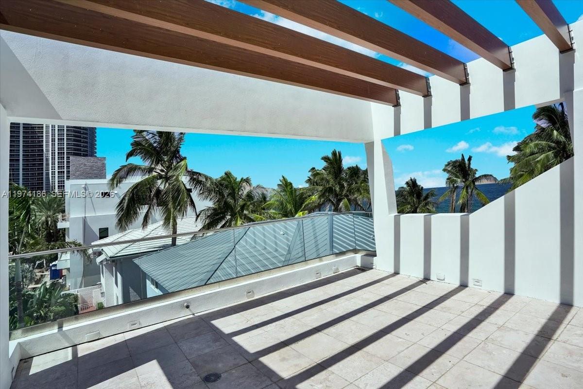 LAUDERDALE BEACH - Residential