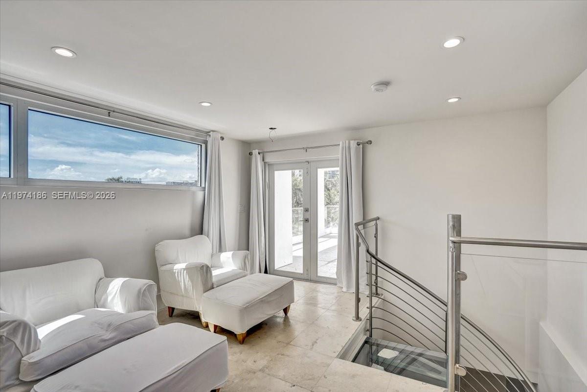 LAUDERDALE BEACH - Residential