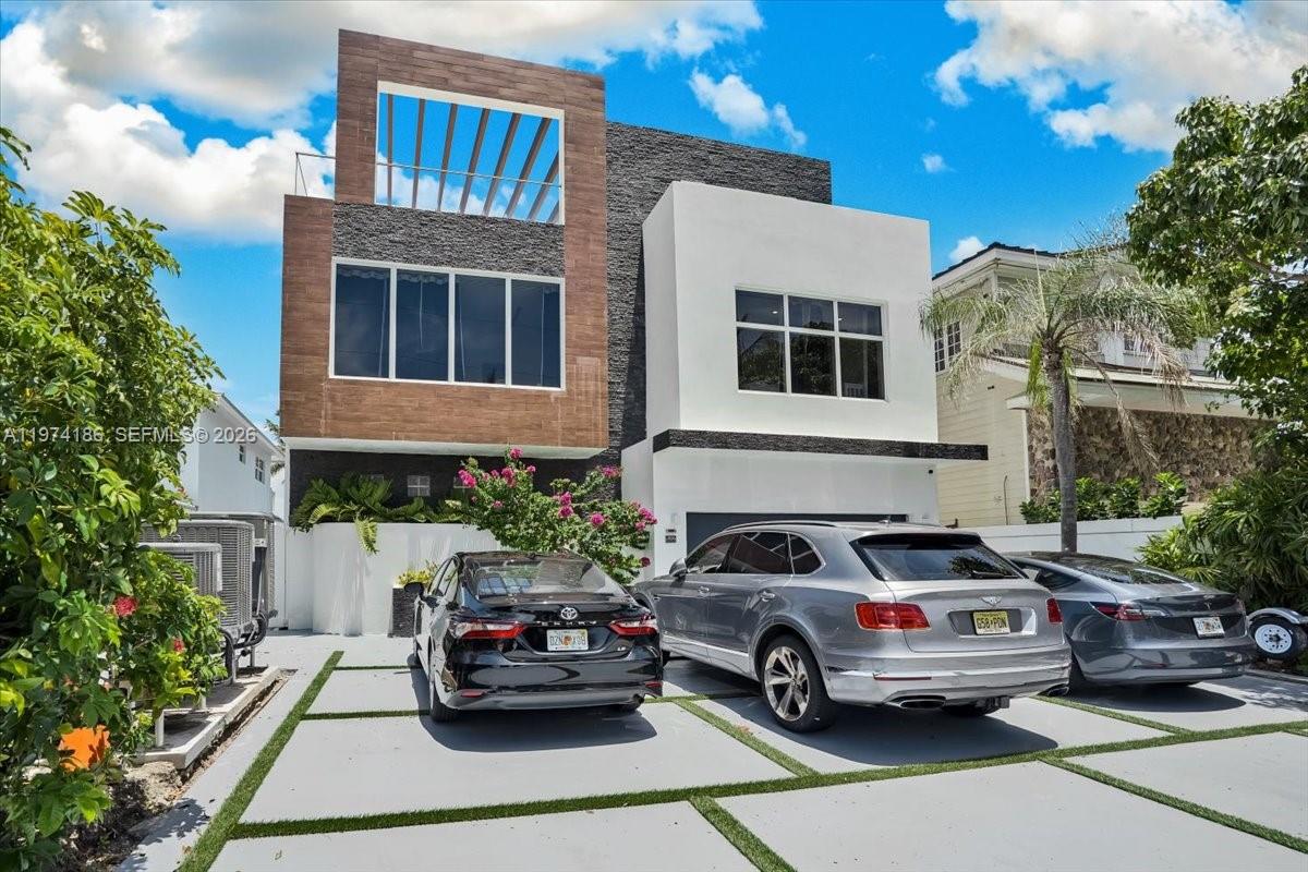 LAUDERDALE BEACH - Residential