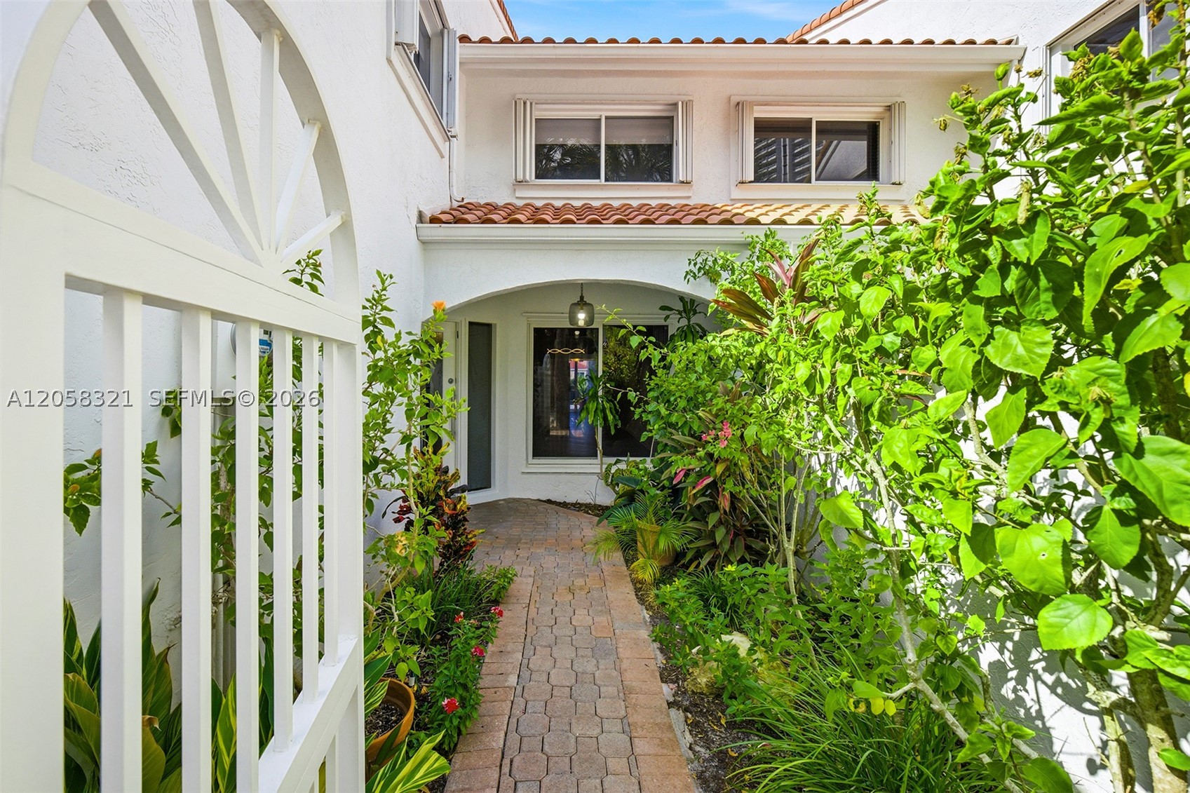 GOLDEN POINTE - Residential