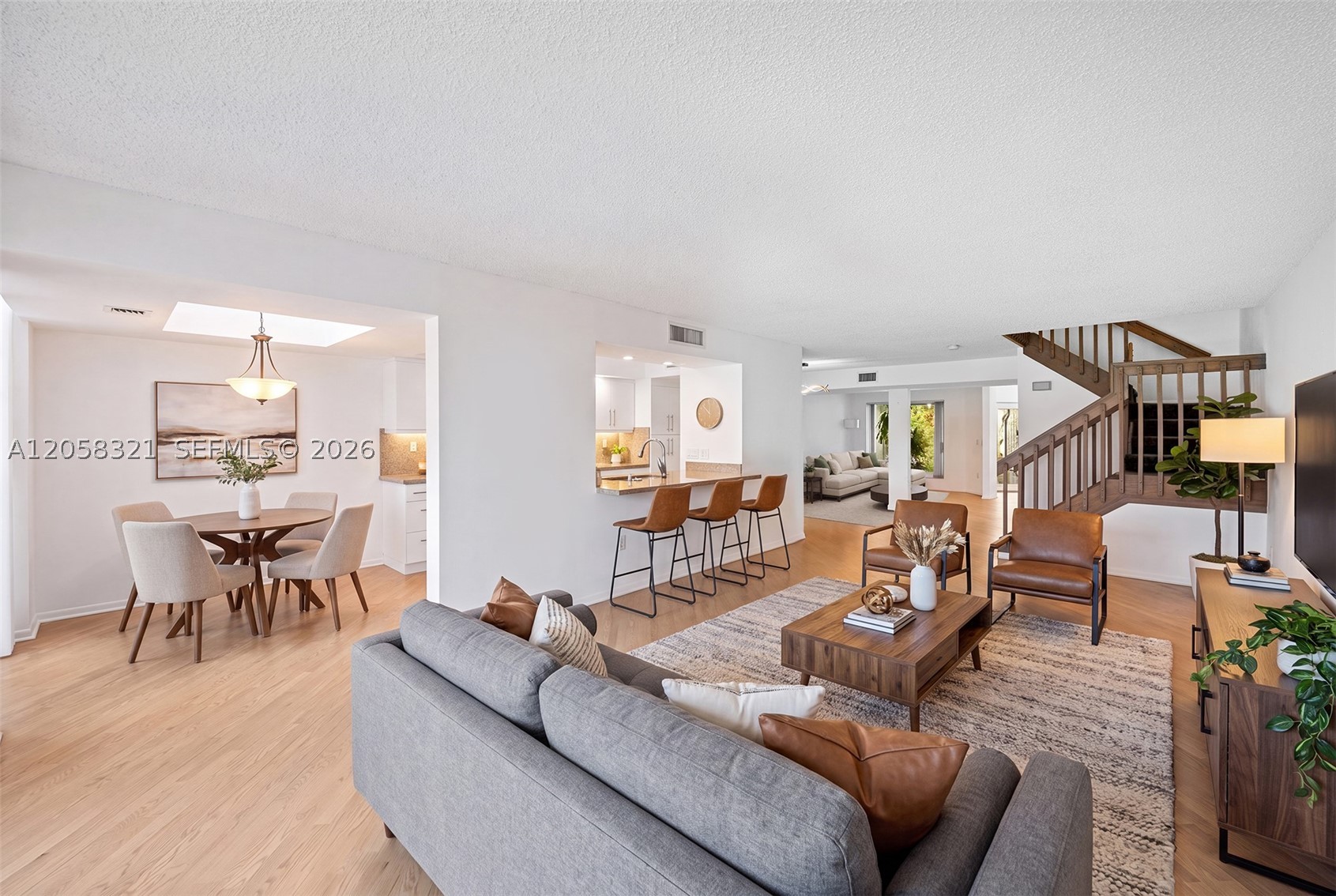 GOLDEN POINTE - Residential