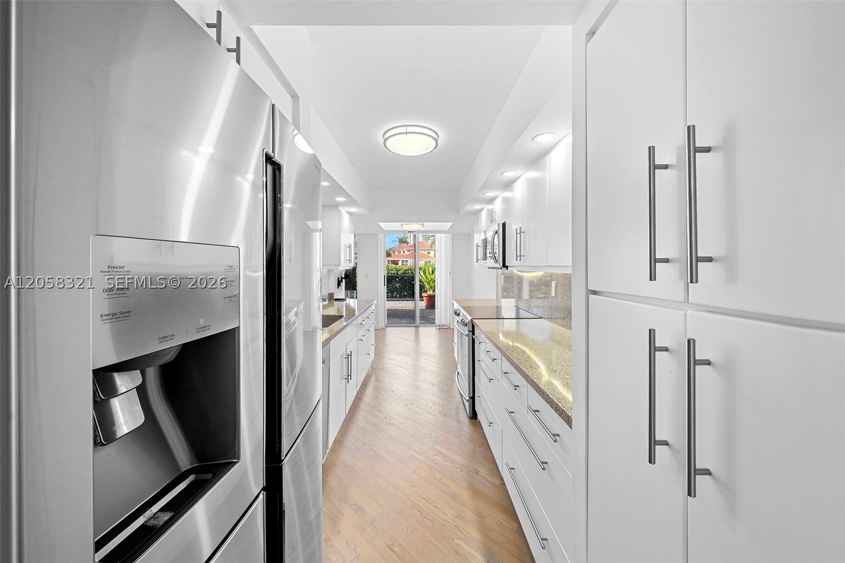 GOLDEN POINTE - Residential
