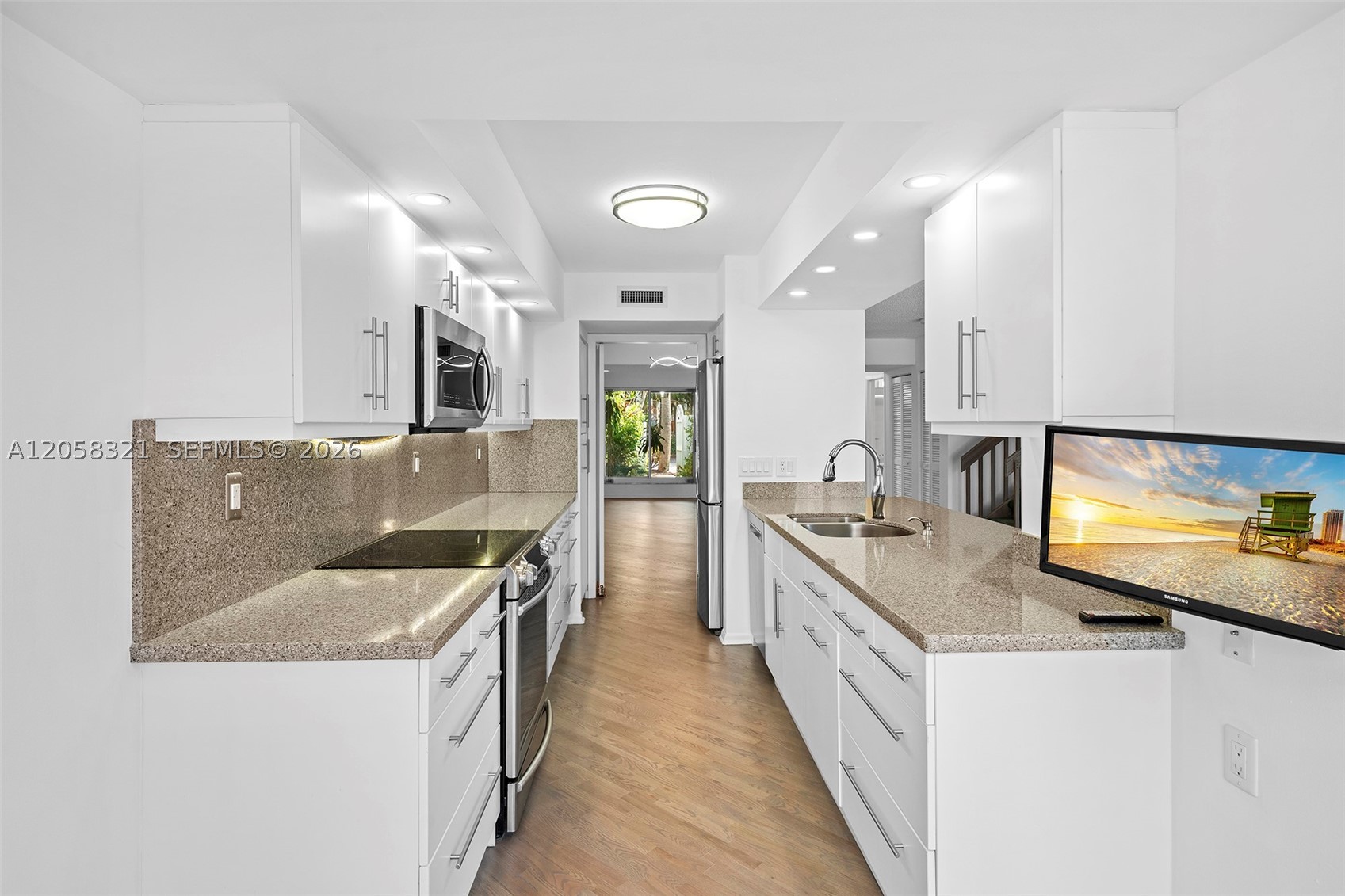 GOLDEN POINTE - Residential