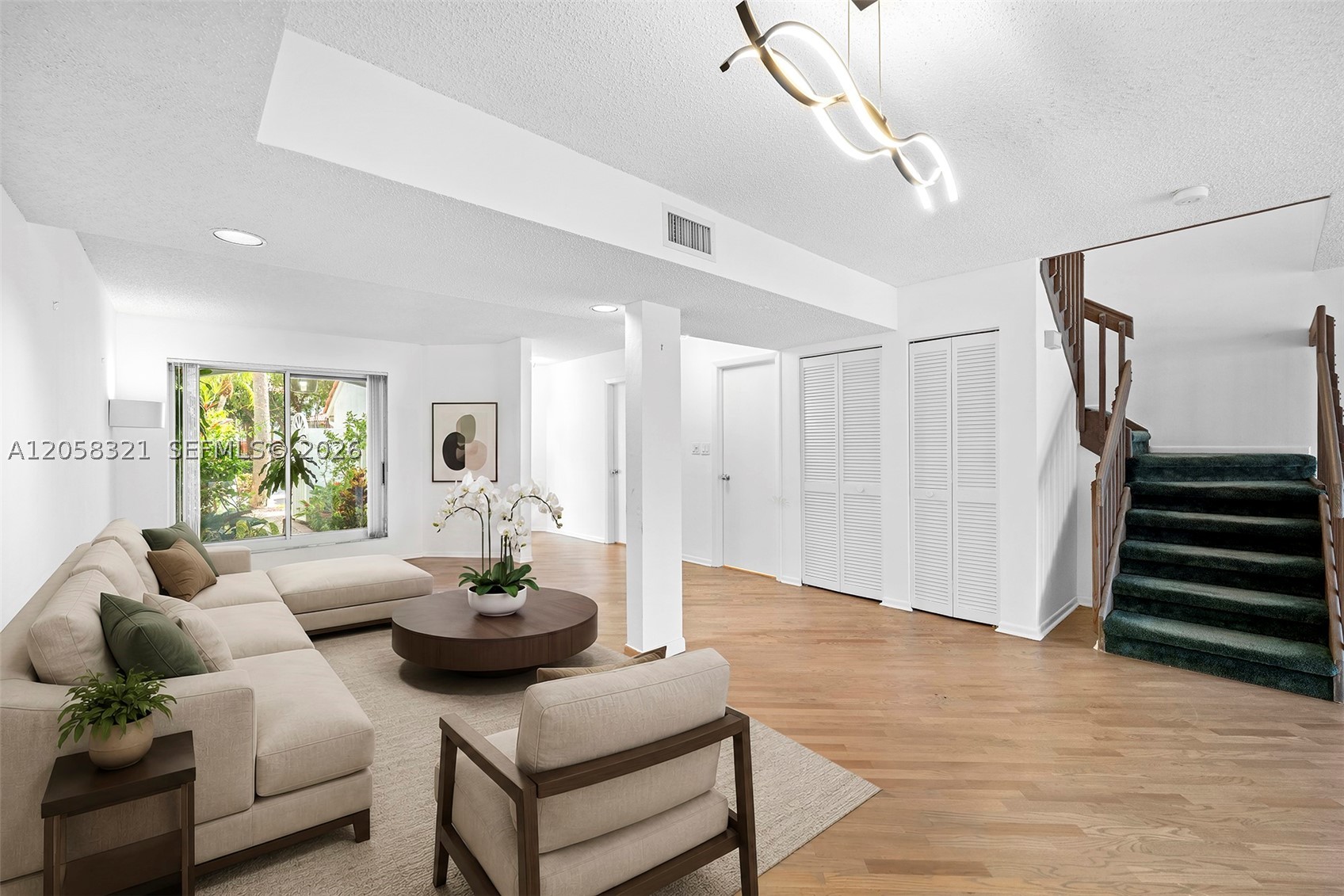 GOLDEN POINTE - Residential