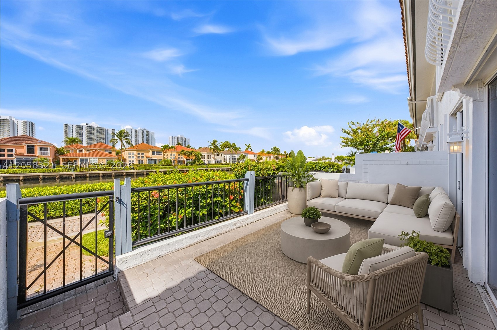 GOLDEN POINTE - Residential