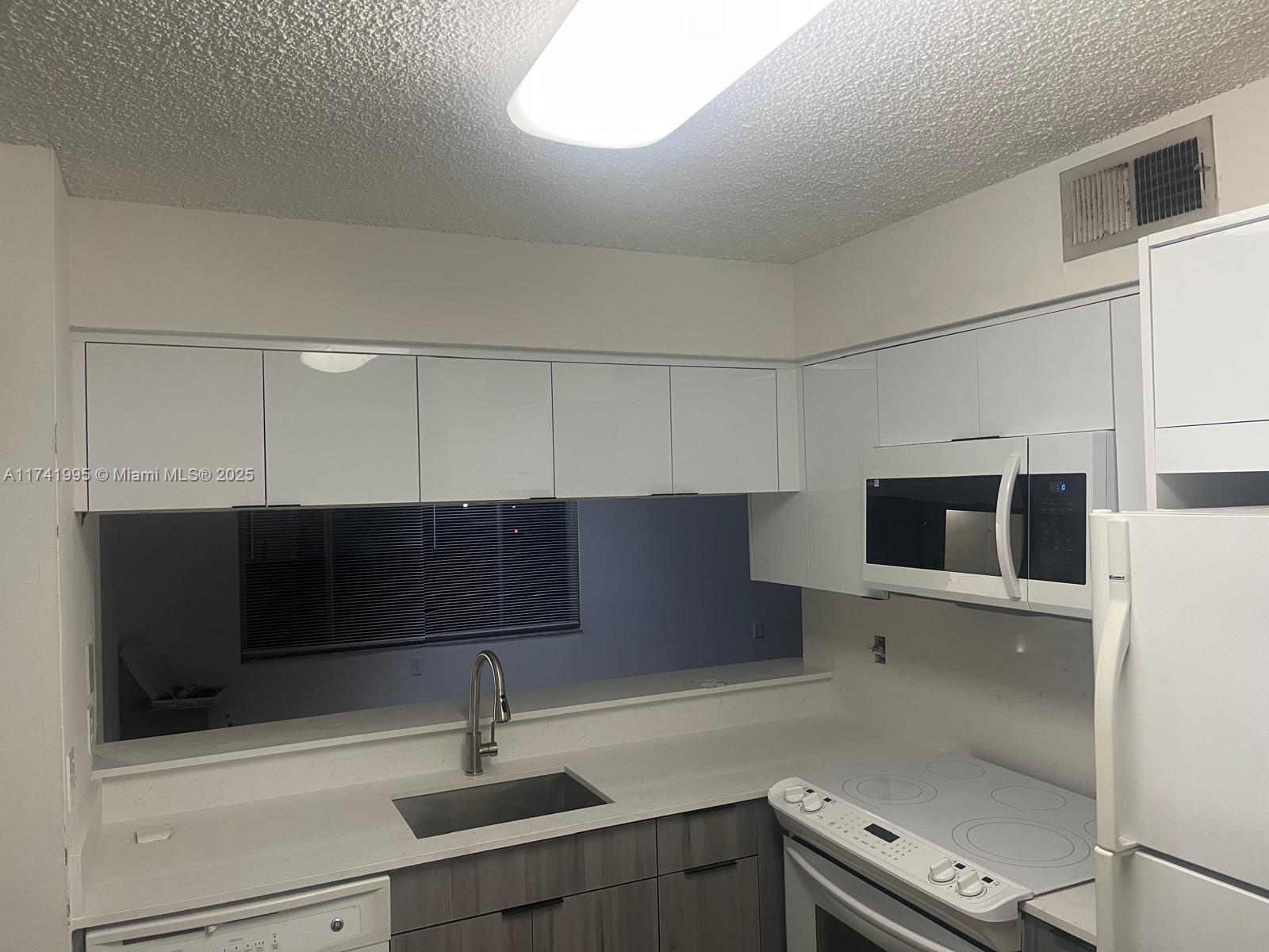 STERLING VILLAGES OF PALM - Residential Lease