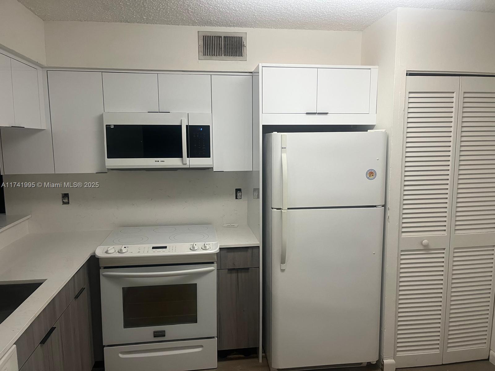 STERLING VILLAGES OF PALM - Residential Lease