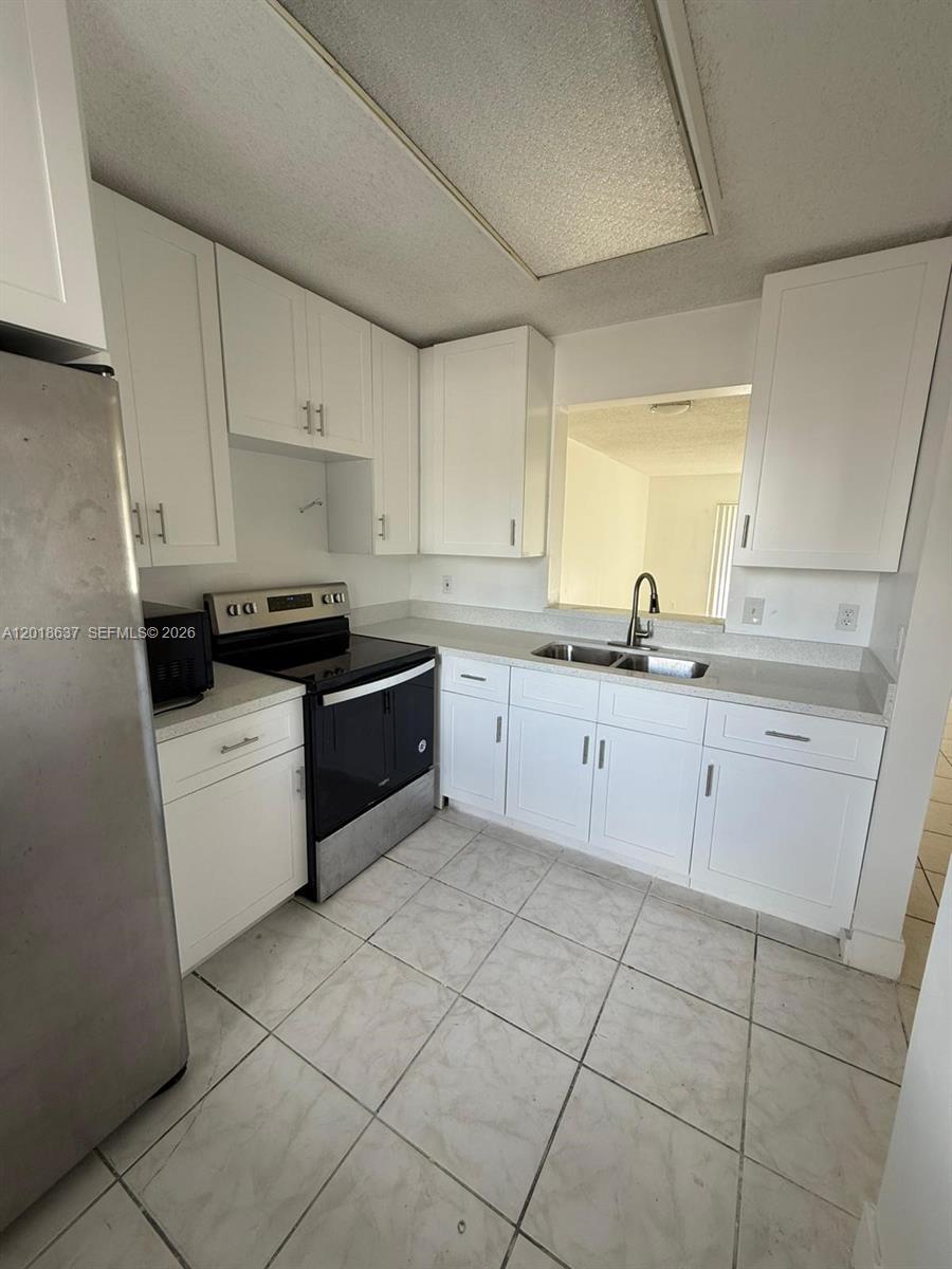 LAKESHORE AT UNIVERSITY P - Residential