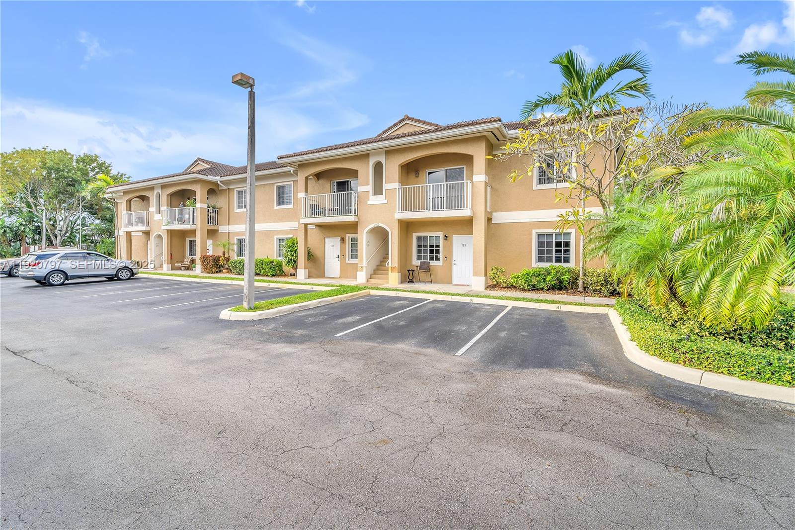 WASHINGTON PALMS CONDO - Residential