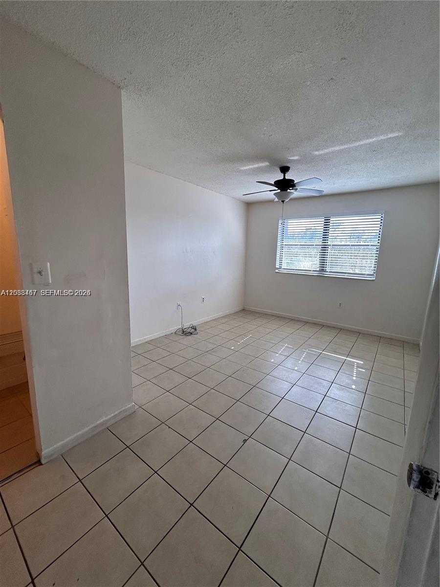 THE COURTS AT KENDALL CON - Residential Lease