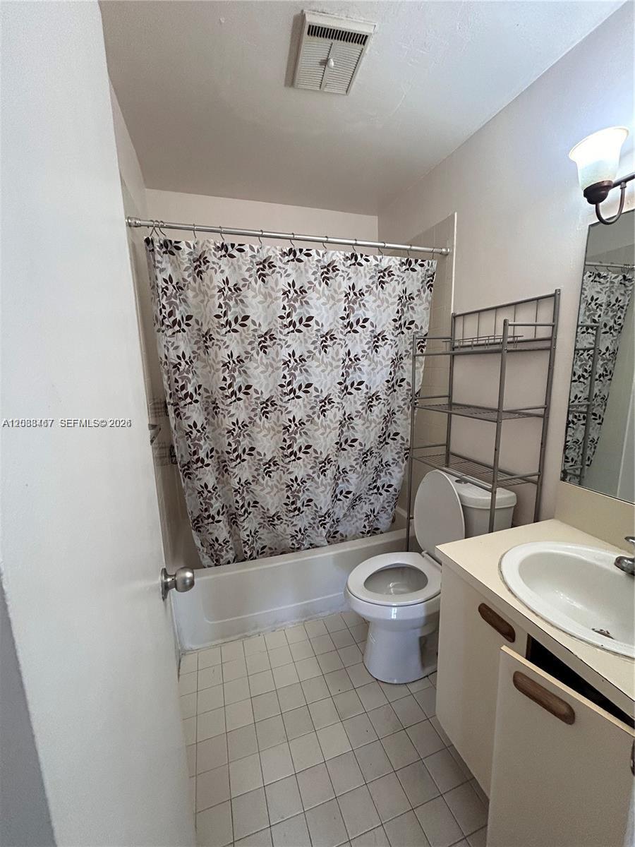 THE COURTS AT KENDALL CON - Residential Lease