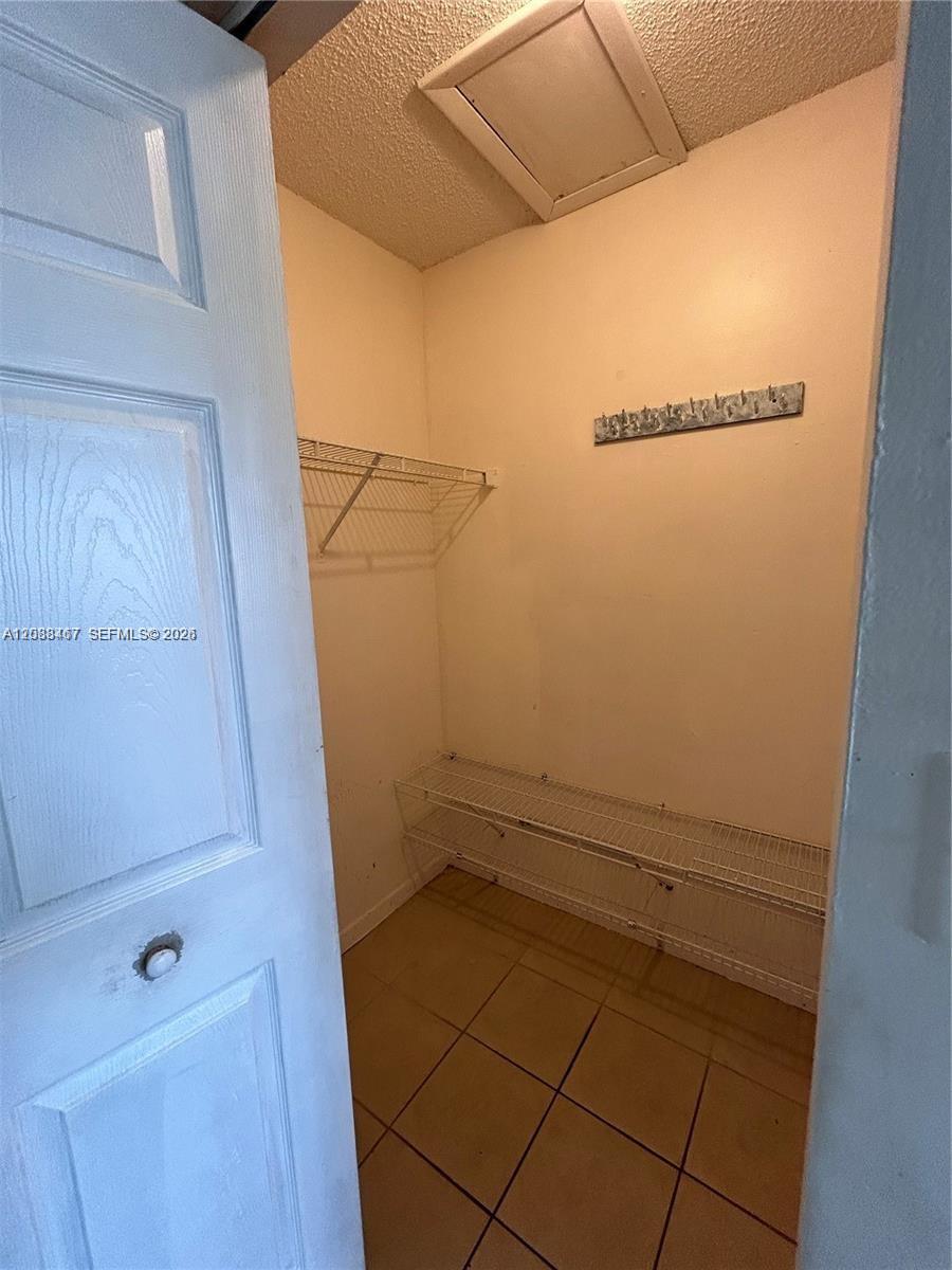THE COURTS AT KENDALL CON - Residential Lease
