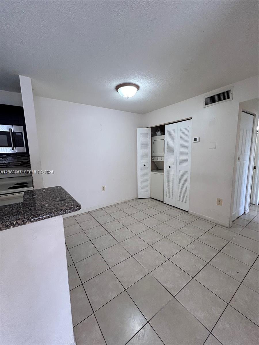 THE COURTS AT KENDALL CON - Residential Lease