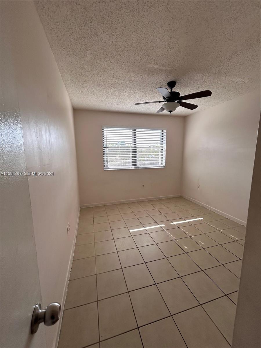 THE COURTS AT KENDALL CON - Residential Lease