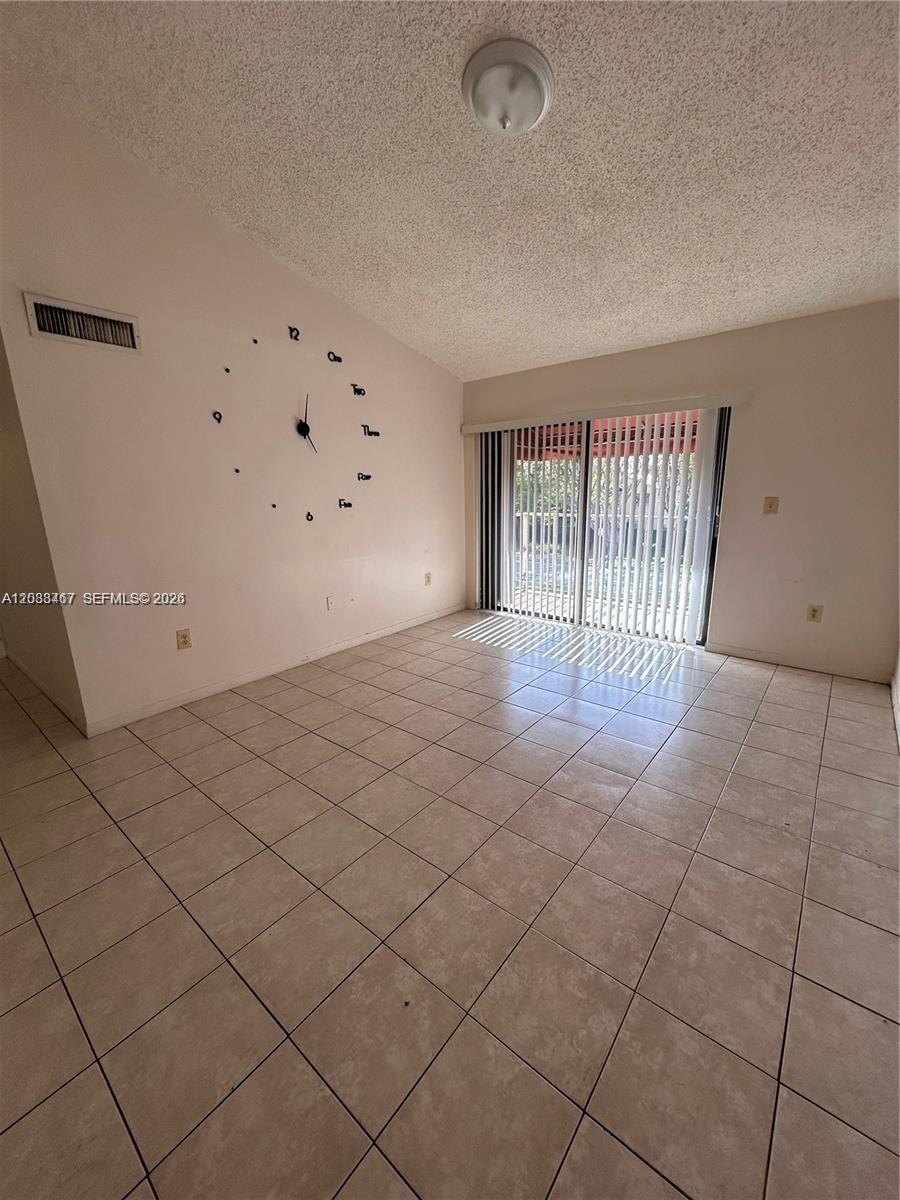**Charming Two Bedroom, Two Bath Condo for Rent** Located in a family-oriented neighborhood, this delightful
two-bedroom, two-bath residence is perfect for those seeking comfort and convenience. The unit is in great
condition, ensuring a hassle-free living experience. Enjoy the proximity to excellent schools and a variety of
grocery stores, making daily errands a breeze. Don't miss out on this wonderful rental opportunity!