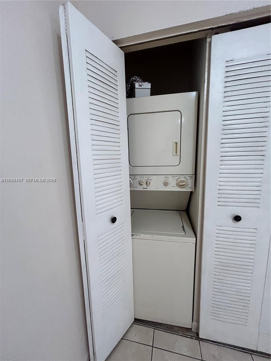 THE COURTS AT KENDALL CON - Residential Lease