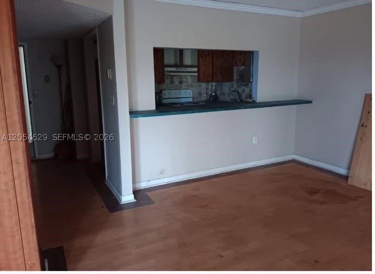 Investor Special — 4174 Inverrary Dr #410
Lowest-priced unit in the building. 1BR/1BA condo priced to move at $45,000 — a true fixer-upper with real upside. 

Can be a quick flip, or move in and put some sweat-equity and on your way to instant value. Washer and dryer included in the unit.
