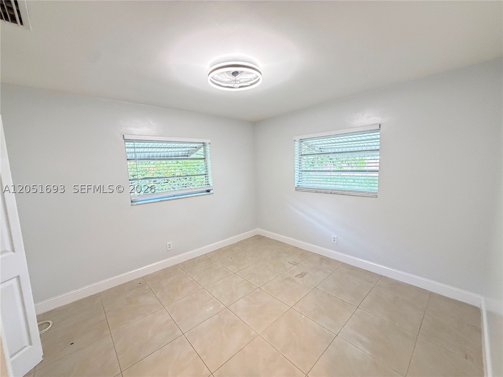 HOLLYWOOD LITTLE RANCHES - Residential Lease