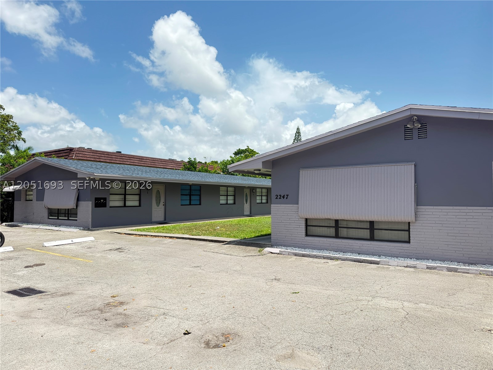 HOLLYWOOD LITTLE RANCHES - Residential Lease