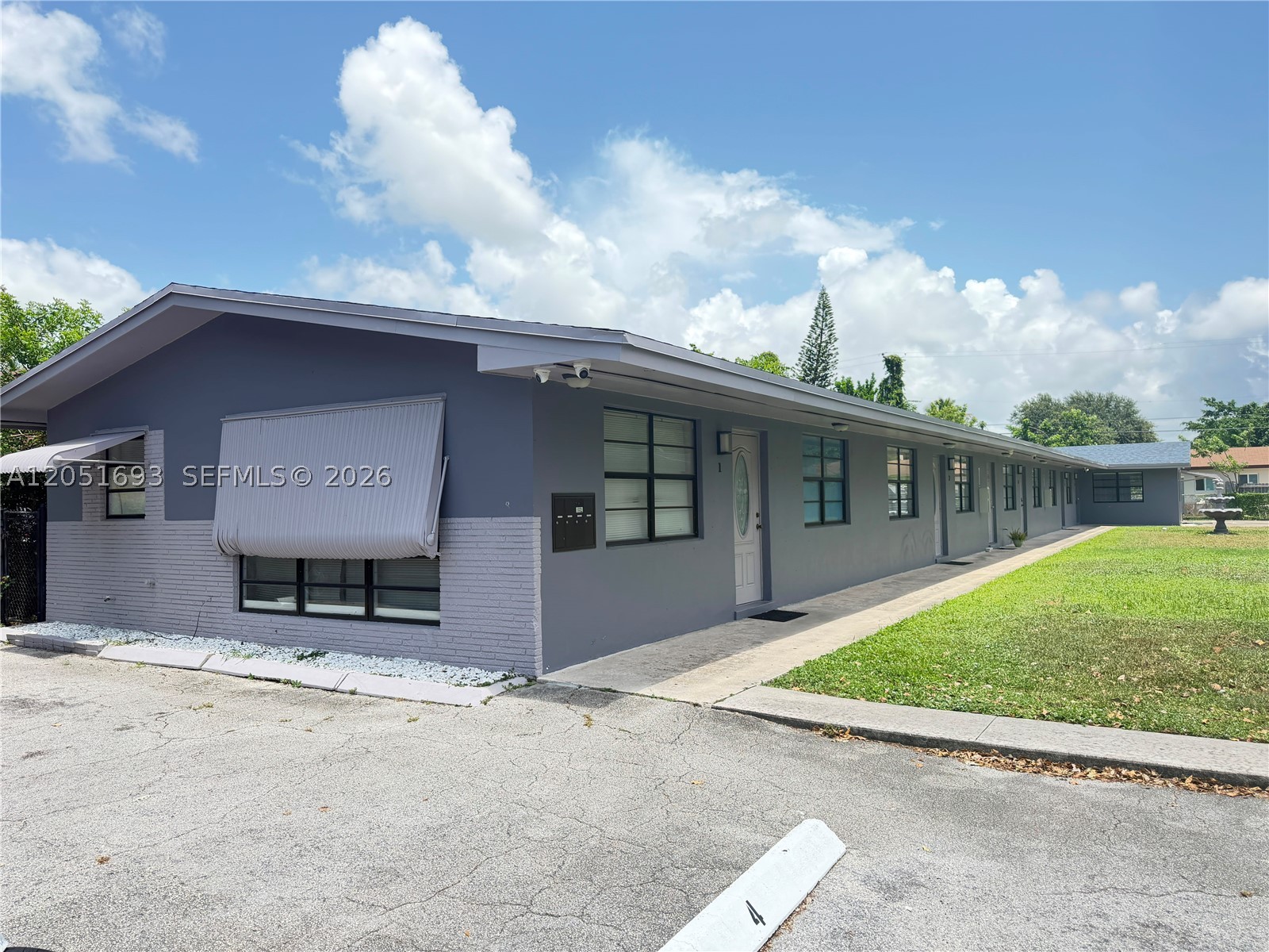 HOLLYWOOD LITTLE RANCHES - Residential Lease