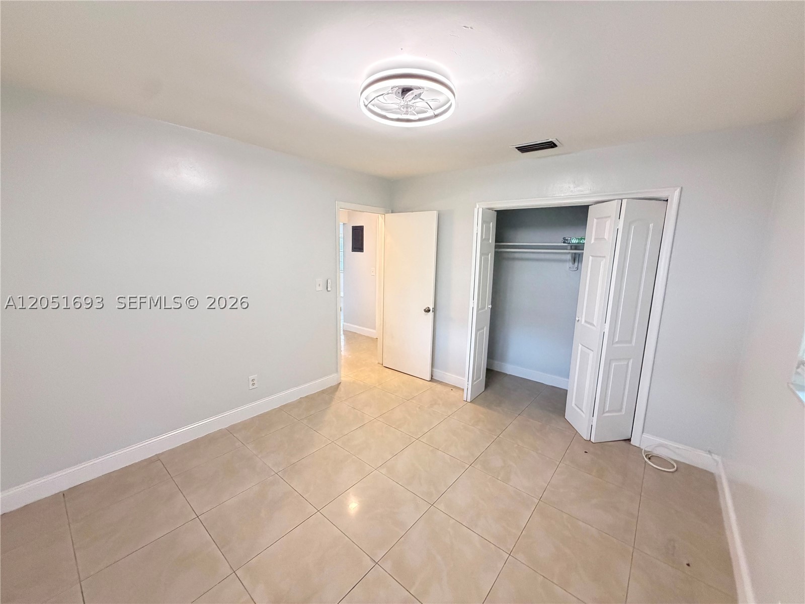 HOLLYWOOD LITTLE RANCHES - Residential Lease