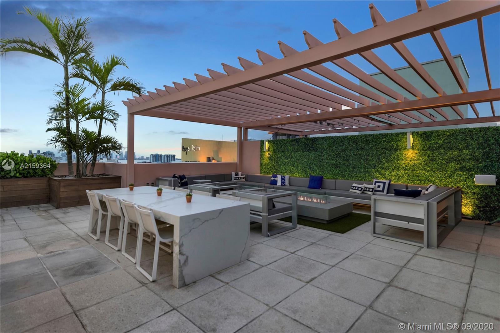 Stunning South Beach corner PH with spectacular city views, wood floors, marble bath, built in dining area, open kitchen with Italian cabinets, appliances and granite tops. Full service, pet-friendly, luxury oceanfront building with 24 hour security, valet and concierge. Also includes fitness center, spa, pool, and beach services with beach attendant. Within walking distance to world class dining, shops, and fabulous South Beach!