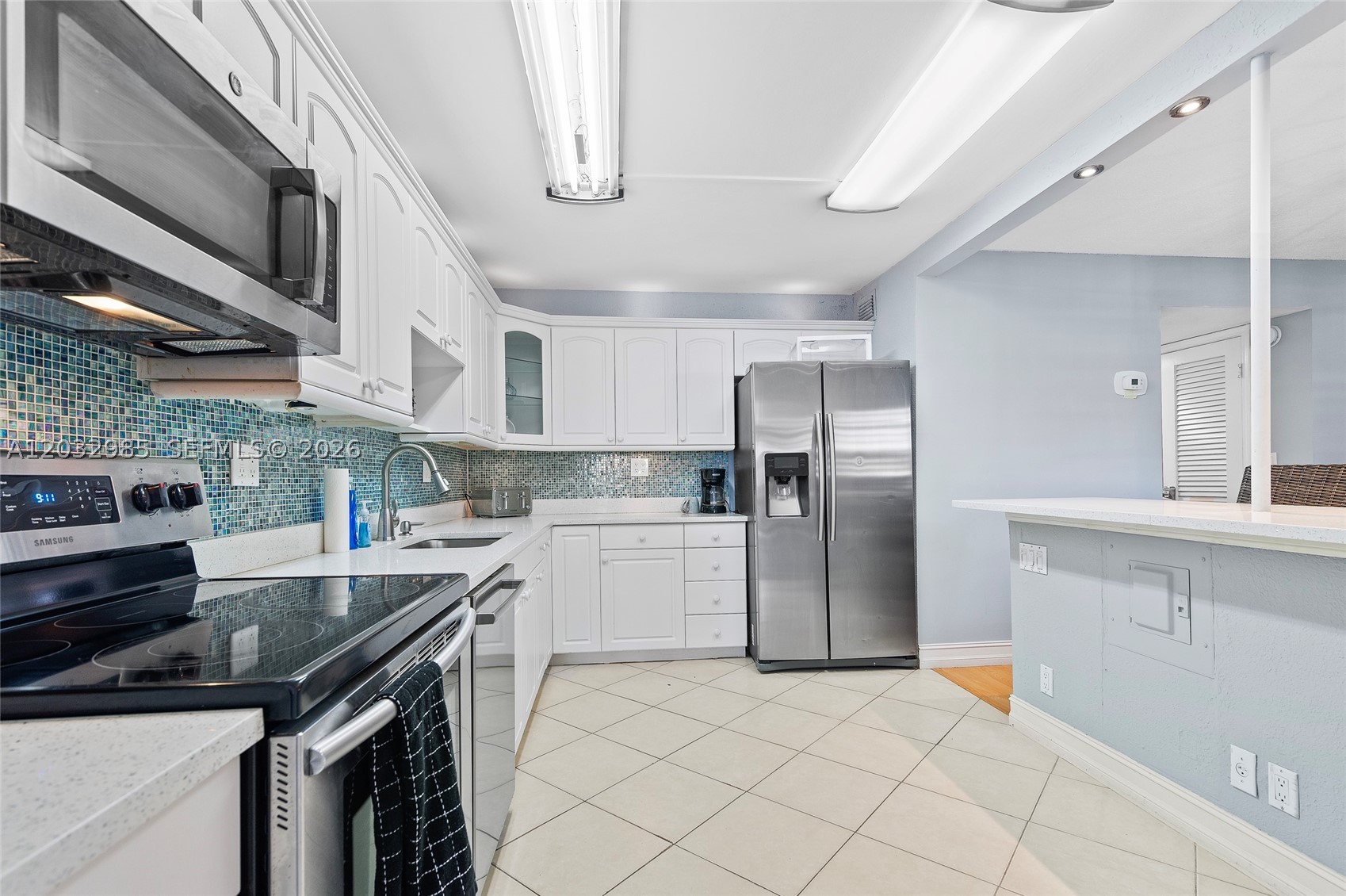 COLONIAL MANOR WEST APART - Residential