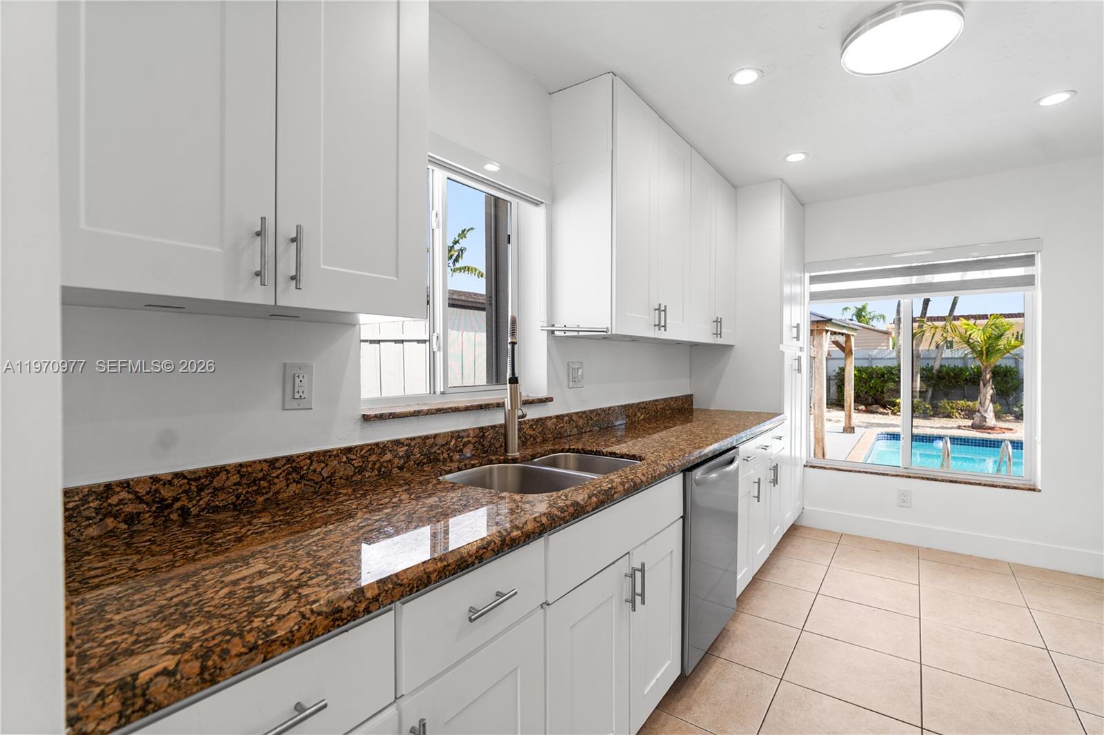 ROYALE GREEN SEC 3 - Residential